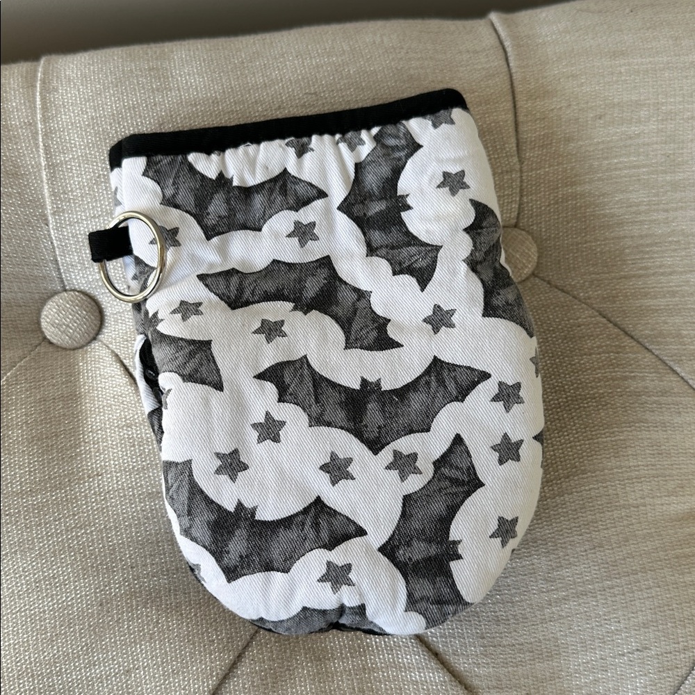 NWOT Colordrift Bat Print Kitchen Drying Mat and Potholder Set - Picture 3 of 10